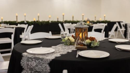 black and white event table settings